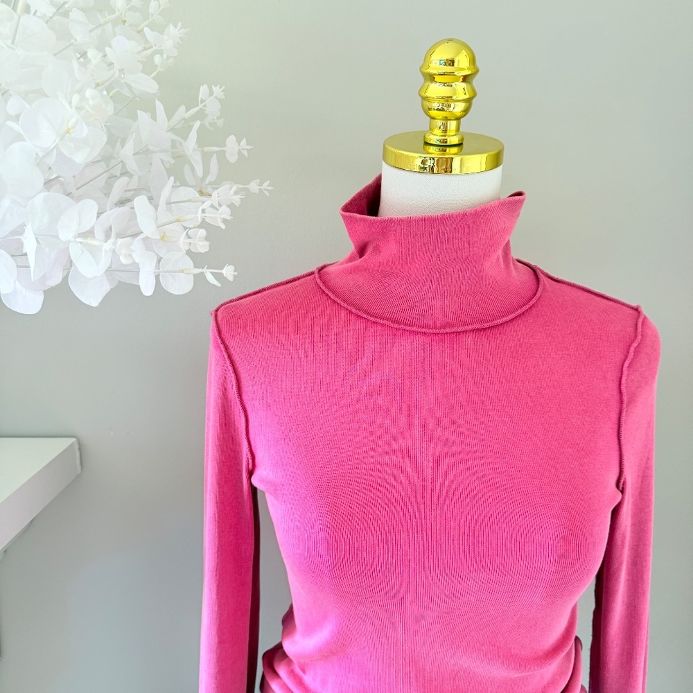 Free People Slim Ribbed Turtleneck in Berry, Sz M - Picture 2 of 8